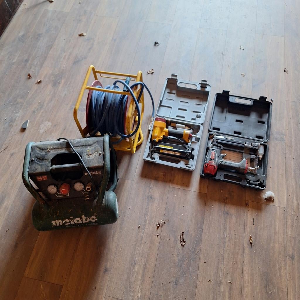Metabo compressor met luchtslang en tackers, Doe-het-zelf en Verbouw, Ophalen of Verzenden