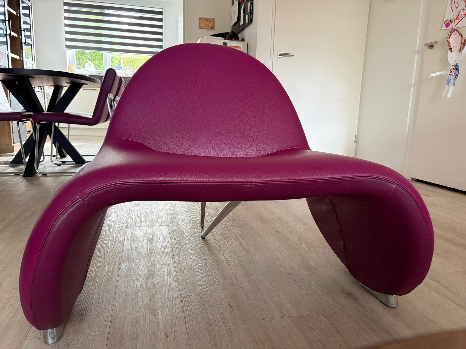 Leolux Sella fauteuil in magenta leer ZGAN, Huis en Inrichting, Ophalen, Overige kleuren, Leer, Zo goed als nieuw