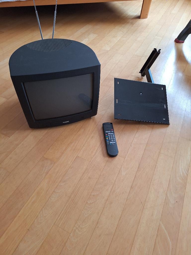 Philips tv'tje met ophangbeugel i.z.g.s., Ophalen, Philips, 50 Hz, Zo goed als nieuw