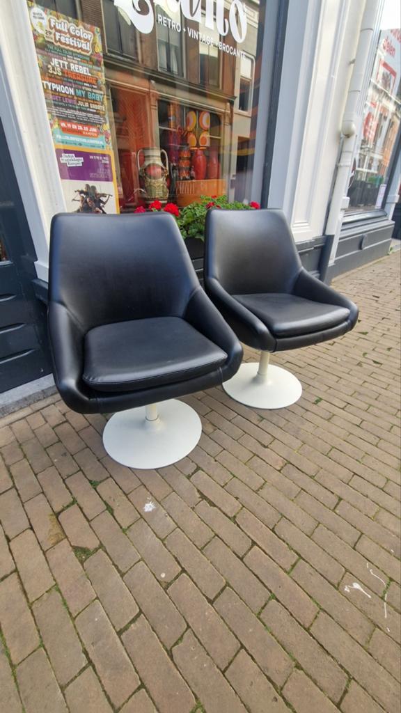 2 Vintage draai fauteuils zwart skai, Huis en Inrichting, Fauteuils, Ophalen, Gebruikt, Minder dan 75 cm, 50 tot 75 cm