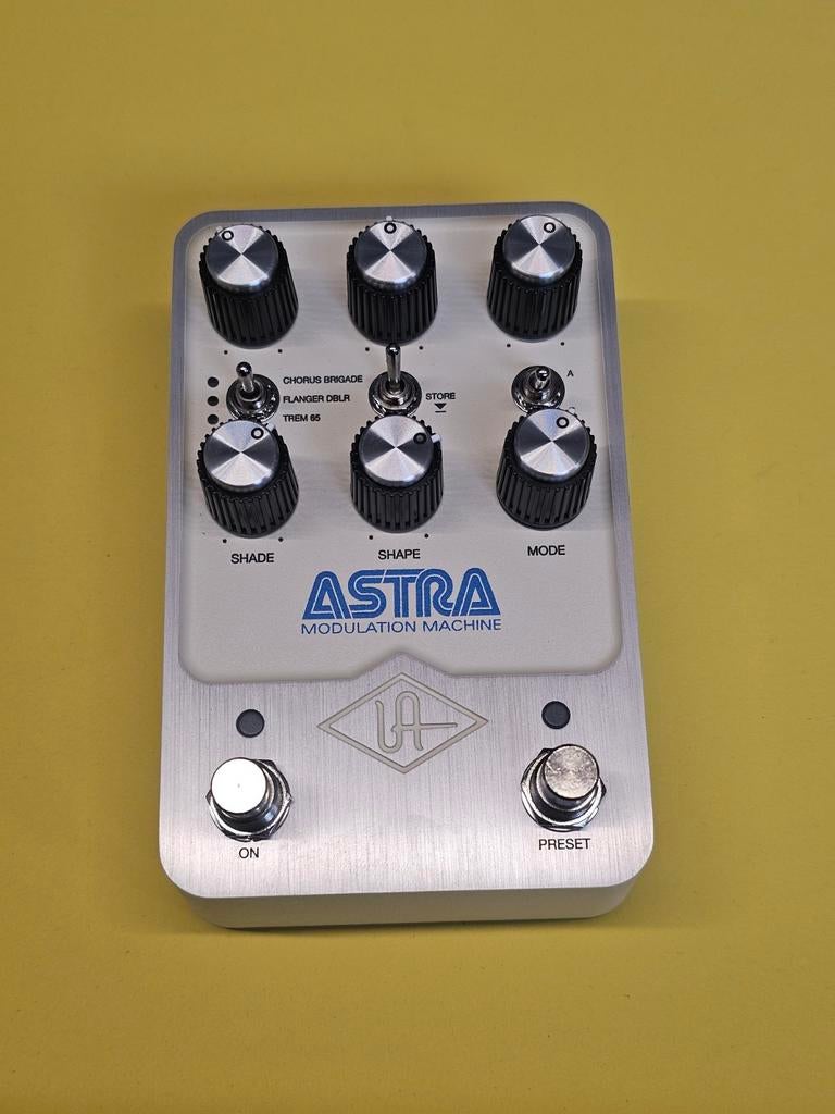 Universal Audio Astra Modulation Machine, Muziek en Instrumenten, Effecten, Zo goed als nieuw, Chorus, Overige typen, Ophalen of Verzenden