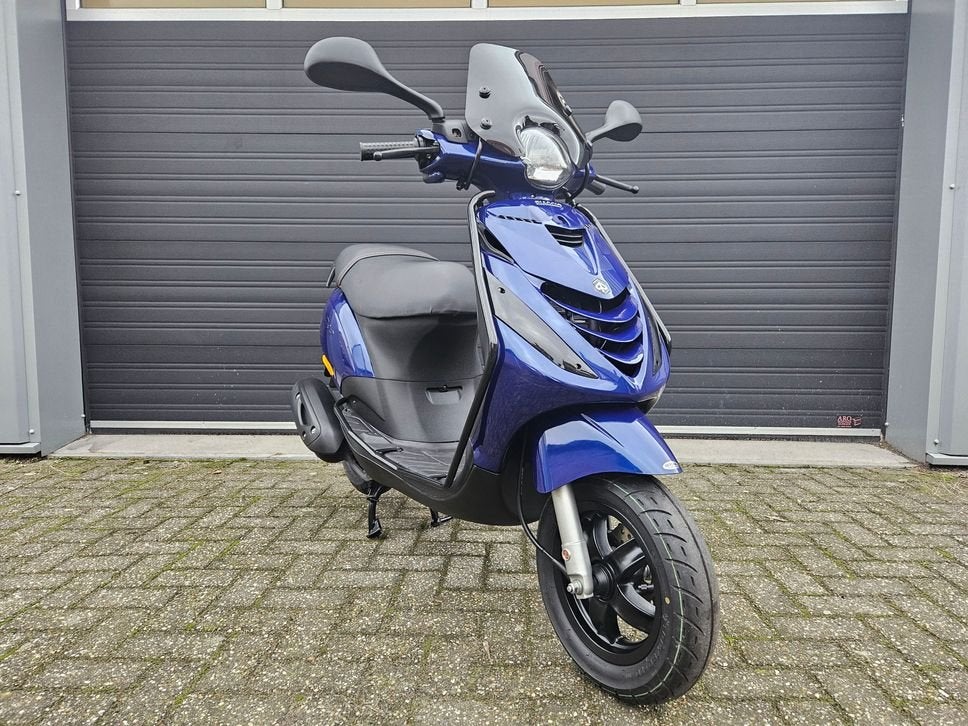 PIAGGIO ZIP 4T E4 BROM BJ 06-2019 BMW BLAUW 2121KM + OPTIES!