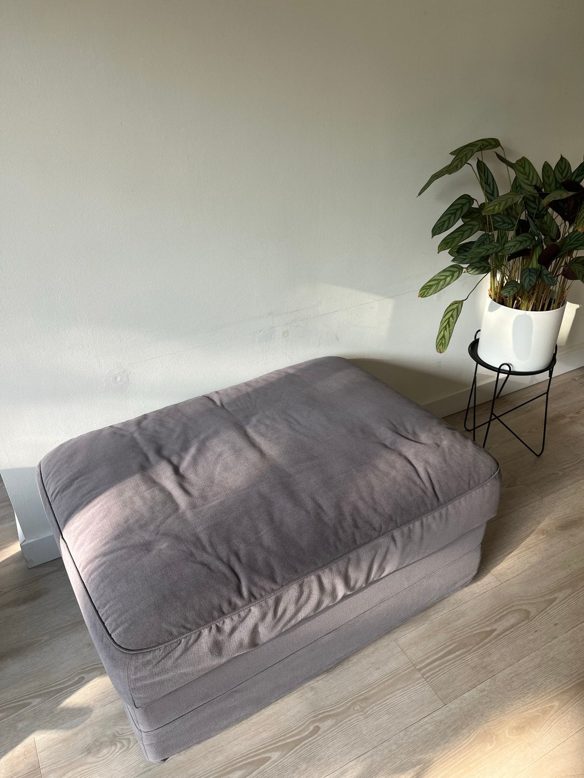 IKEA GRÖNLID Voetenbank/Grijze poef met opbergruimte, Huis en Inrichting, Ophalen, 75 tot 100 cm, Zo goed als nieuw, Stof