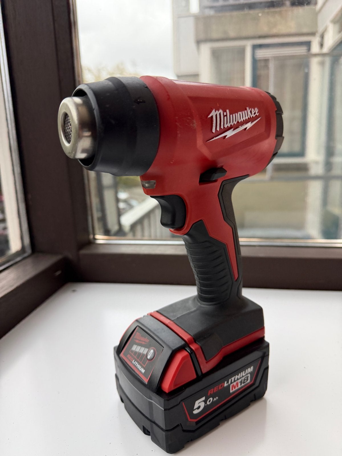 Milwaukee M18 BHG Heteluchtpistool +5.0Ah accu 1 x gebruikt, Doe-het-zelf en Verbouw, Gereedschap | Overige machines, Ophalen of Verzenden