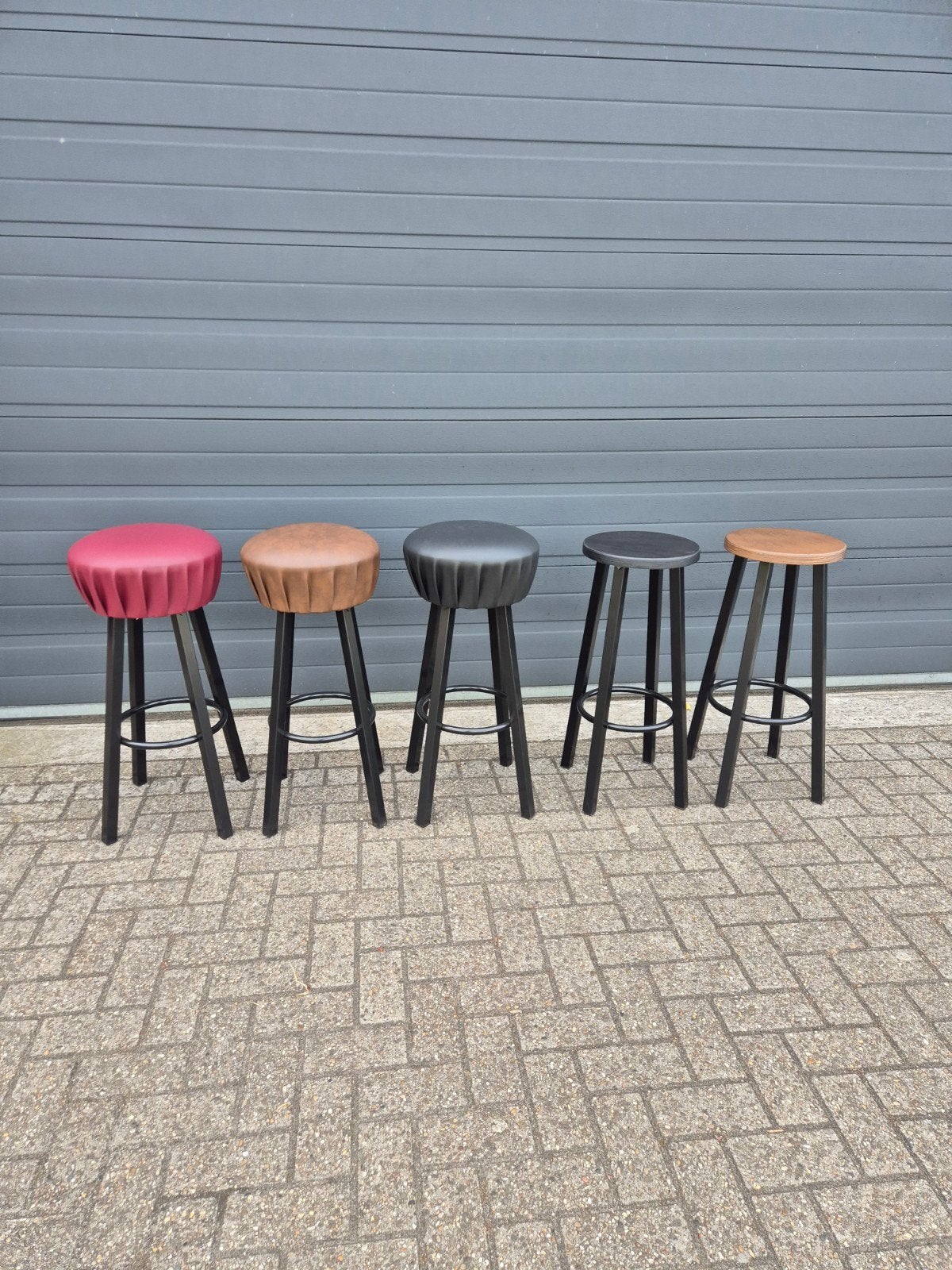 Gratis barbecue bij 10 nieuwe barkrukken, Huis en Inrichting, Barkrukken, Ophalen, 5 krukken of meer, Geen, 60 tot 90 cm