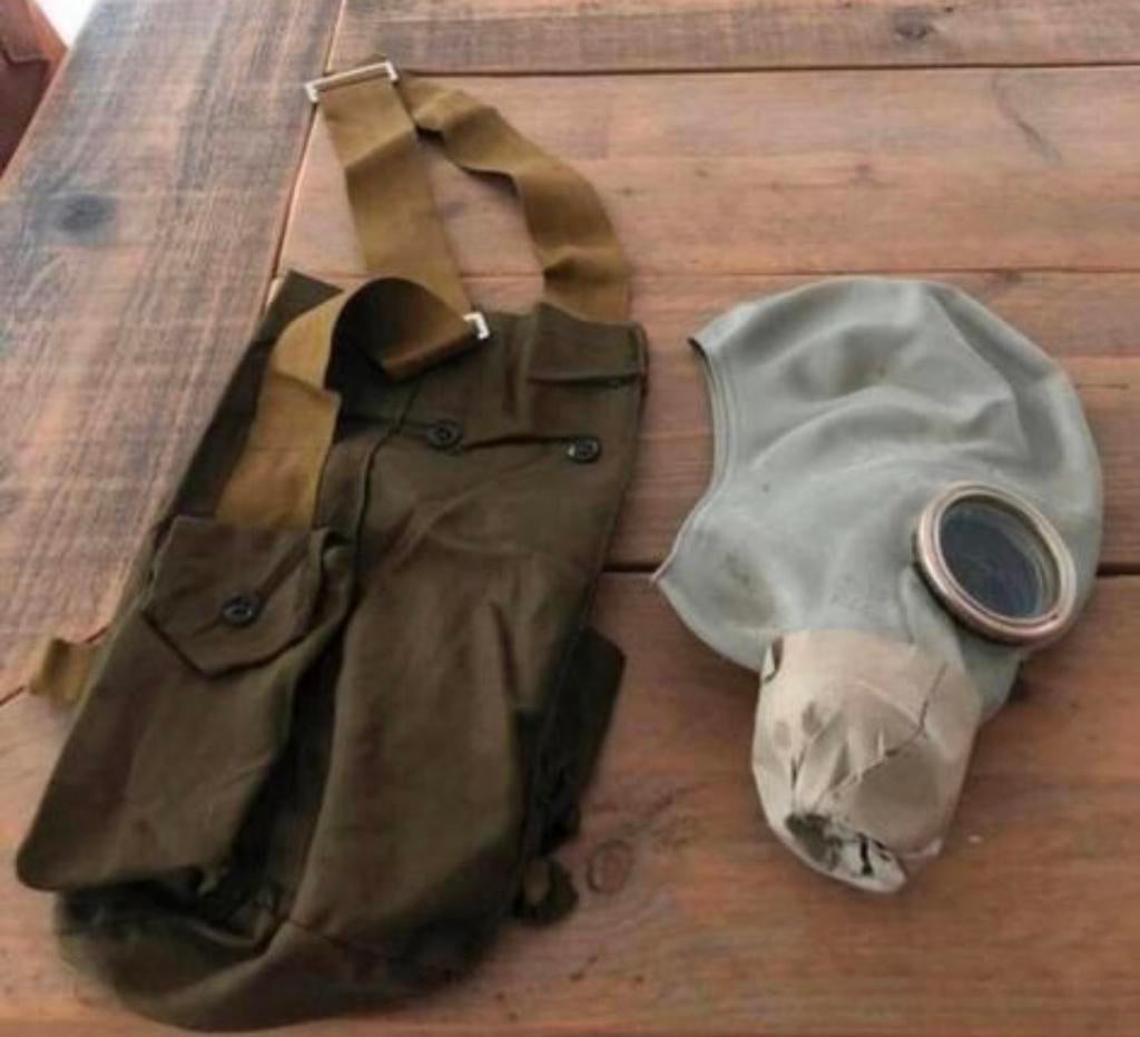 Gasmasker met leger tas. Ongebruikt. Legerspullen, Ophalen of Verzenden, Nederland, Overige typen