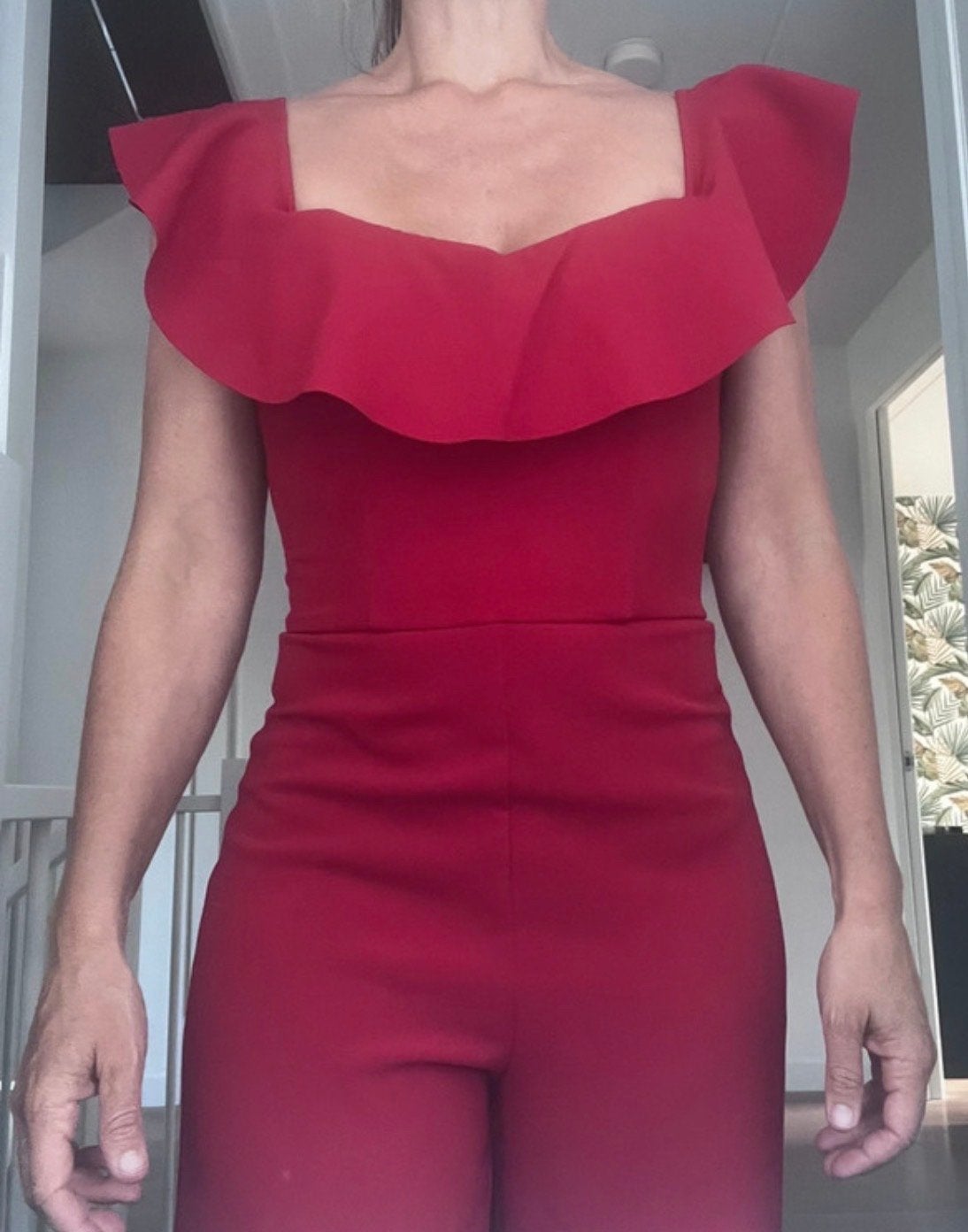 Rode jumpsuit met ruches h&m maat s, Kleding | Dames, Jumpsuits, Ophalen of Verzenden, Zo goed als nieuw, Maat 36 (S), Rood