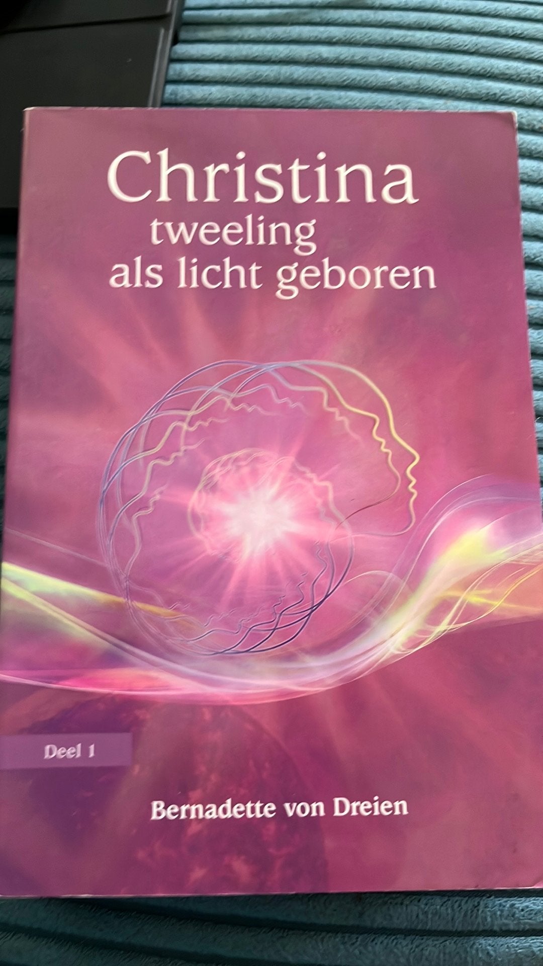 Bernadette von Dreien - Tweeling als licht geboren, Achtergrond en Informatie, Spiritualiteit algemeen, Ophalen of Verzenden, Zo goed als nieuw