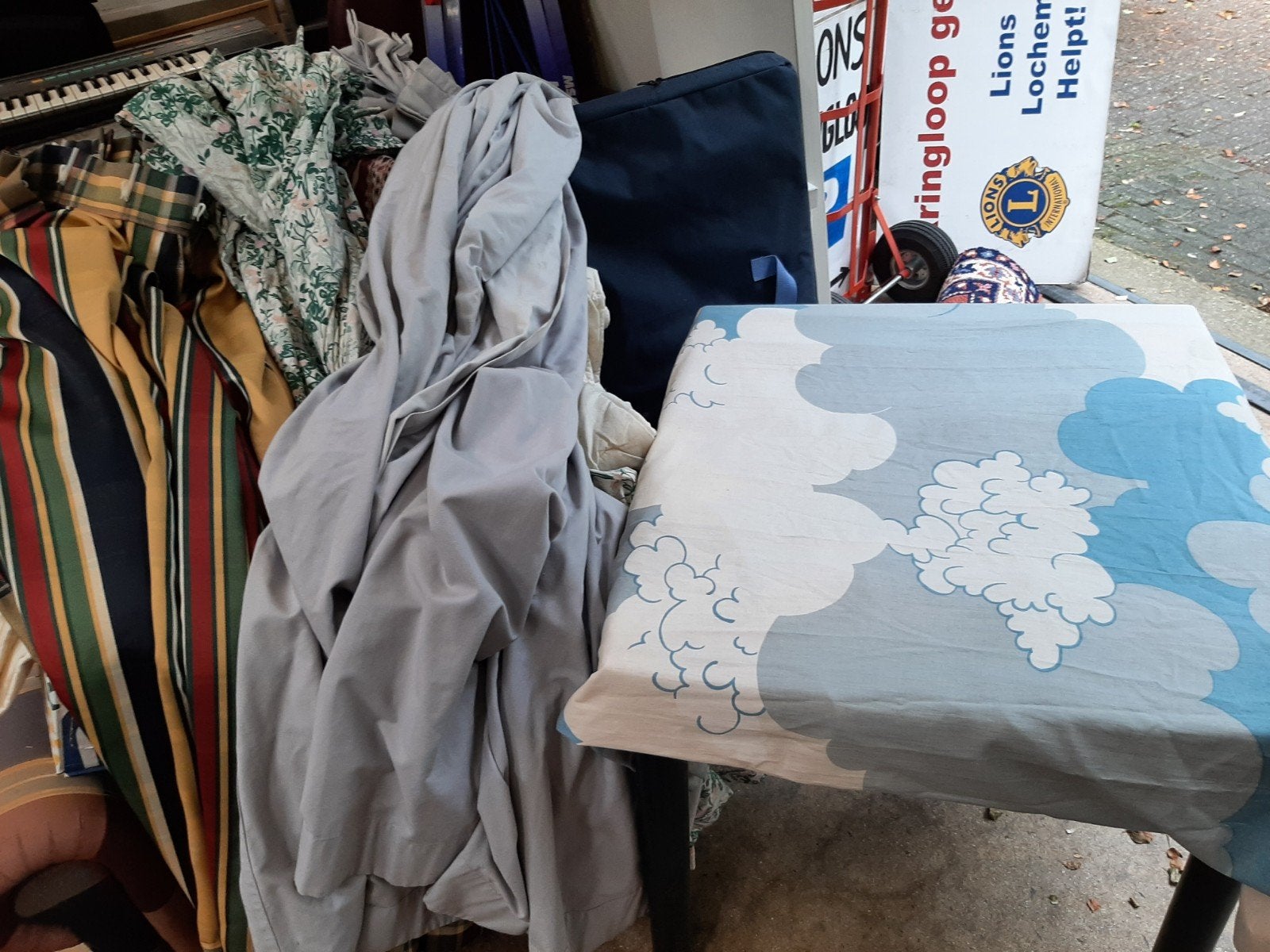 Partij van 4 soorten gordijnen in diverse maten en kleuren, Huis en Inrichting, Ophalen of Verzenden, Gebruikt, Blauw, Gordijn