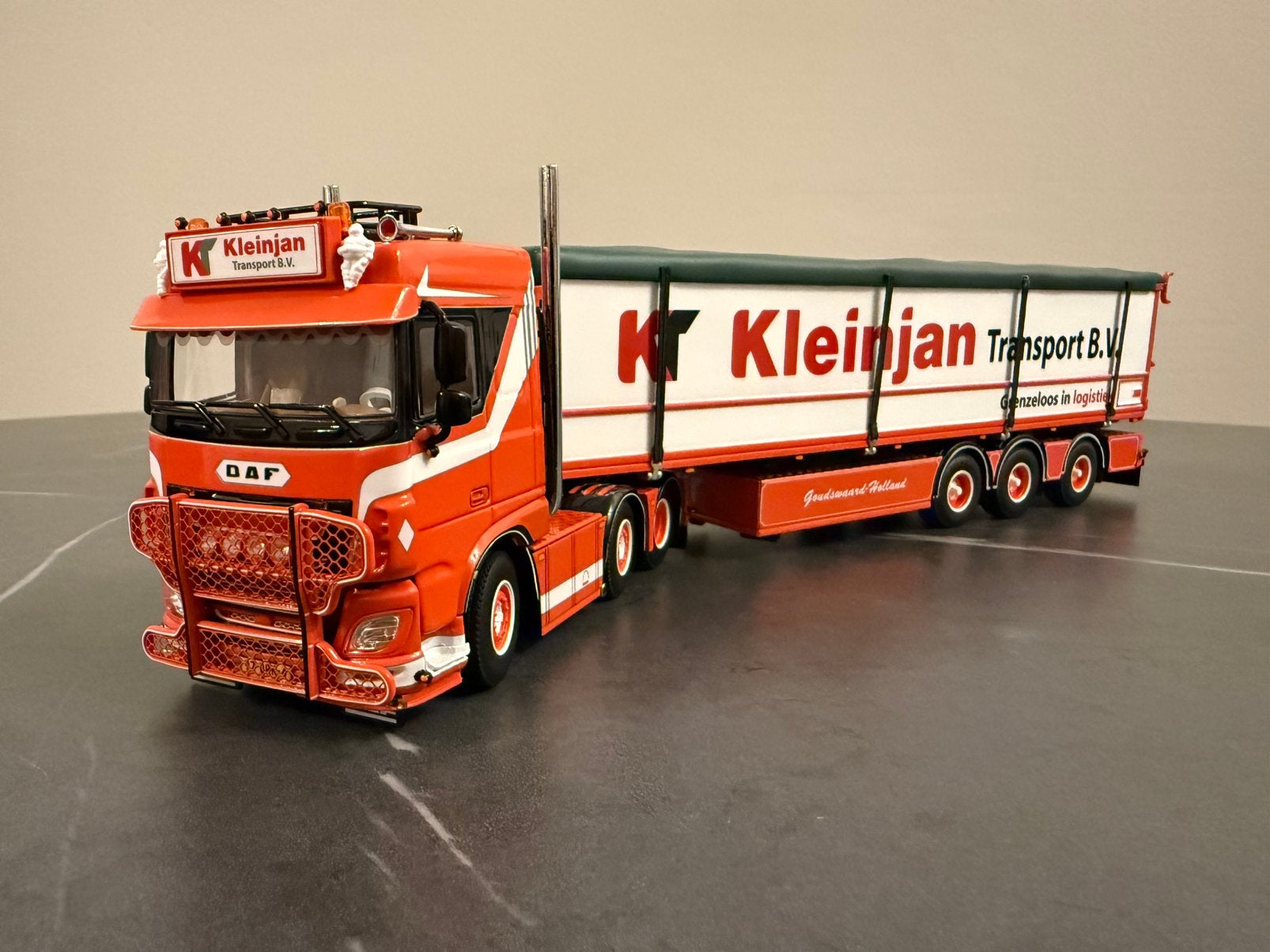 WSI Daf XF spacecab met bandtrailer kleinjan, Hobby en Vrije tijd, Ophalen of Verzenden, Nieuw, Bus of Vrachtwagen, Wsi