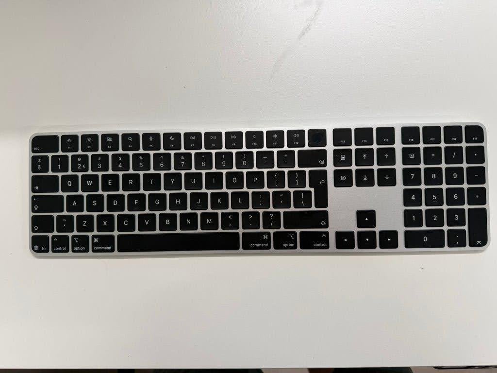 Apple Magic Keyboard met Touch ID  (A2520)(2021), Computers en Software, Toetsenborden, Ophalen of Verzenden, Zo goed als nieuw