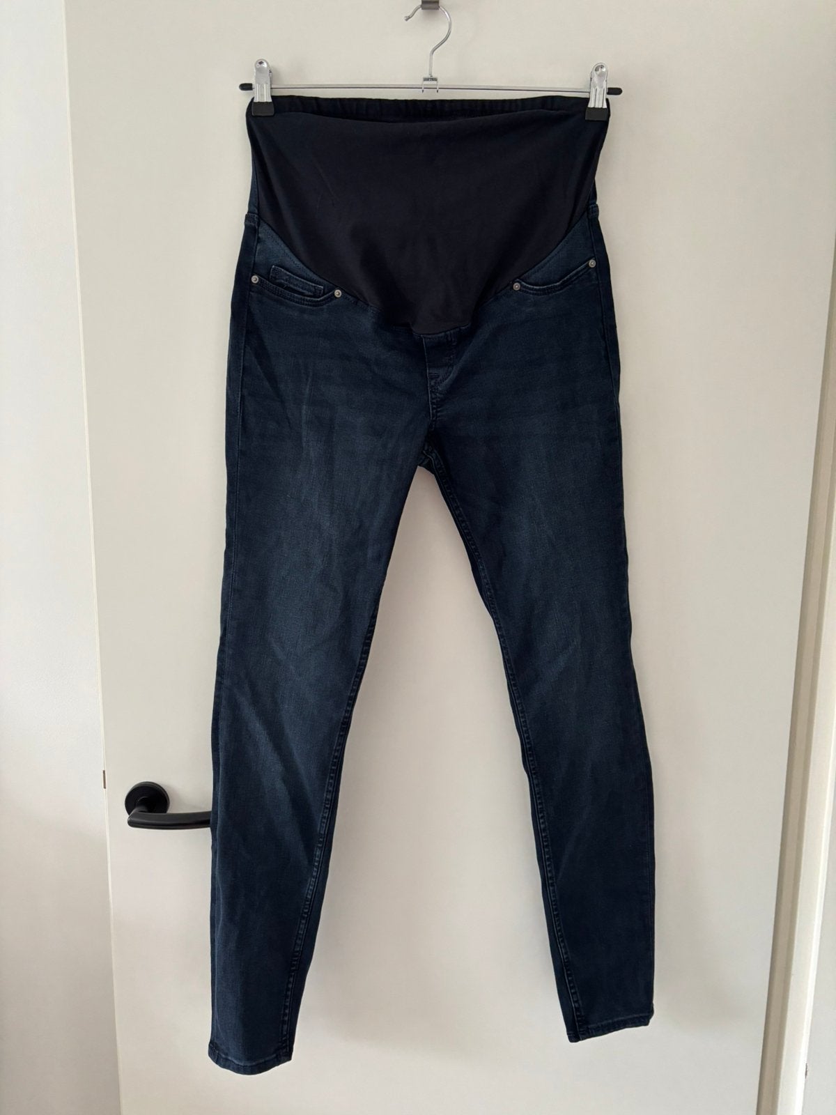 H&M zwangerschaps spijkerbroek donkerblauw maat M, Kleding | Dames, Maat 38/40 (M), Blauw, Ophalen of Verzenden, Gedragen