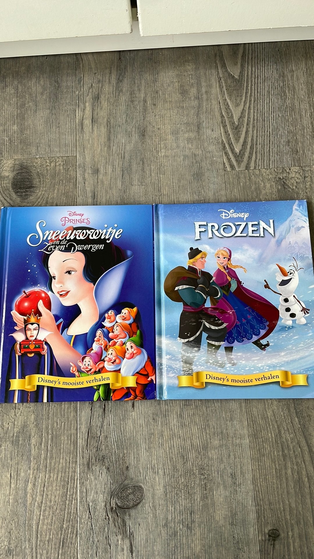 Disney boeken: Sneeuwwitje en Frozen - Mooiste verhalen, Ophalen of Verzenden, Zo goed als nieuw, 3 tot 4 jaar