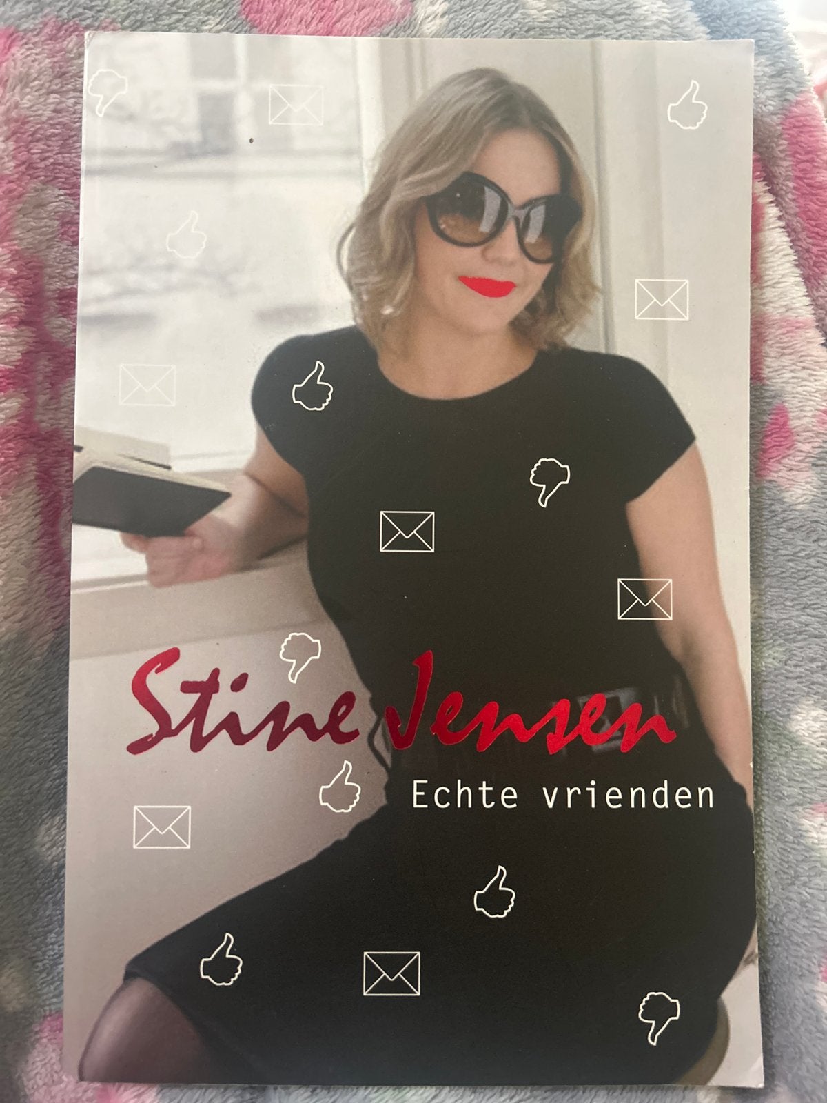 Stine Jensen - Echte vrienden (Boek), Boeken, Ophalen of Verzenden, Zo goed als nieuw