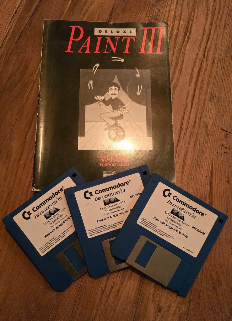 Commodore Amiga Deluxe Paint III disks + handlei, Computers en Software, Vintage Computers, Ophalen of Verzenden, Commodore Amiga