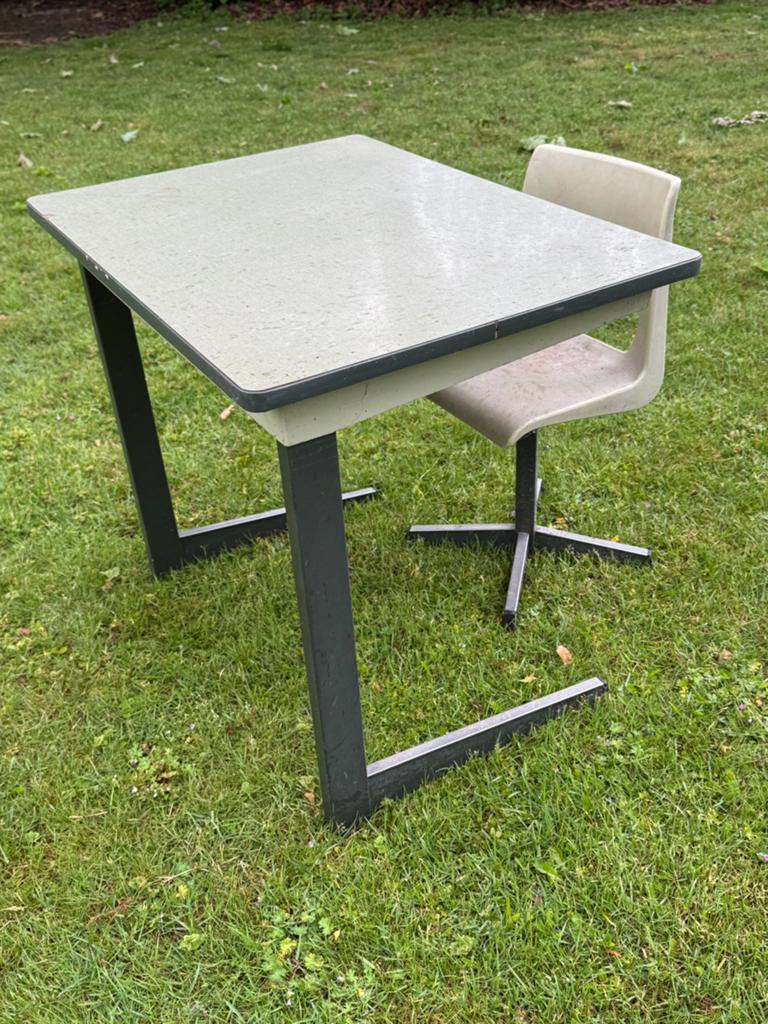 Kinderbureau met stoel en lade, Ophalen, Zo goed als nieuw