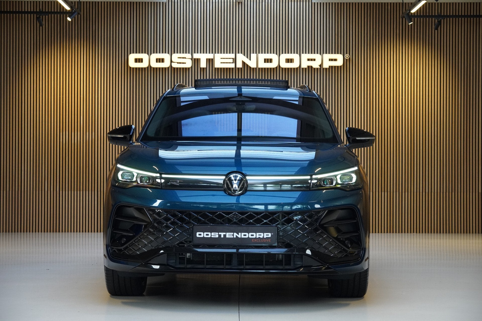 Volkswagen Tiguan 1.5/272pk eHybrid R-Line Blackstyle|2025|P, Auto's, Stof, Zwart, 4 cilinders, 2000 kg