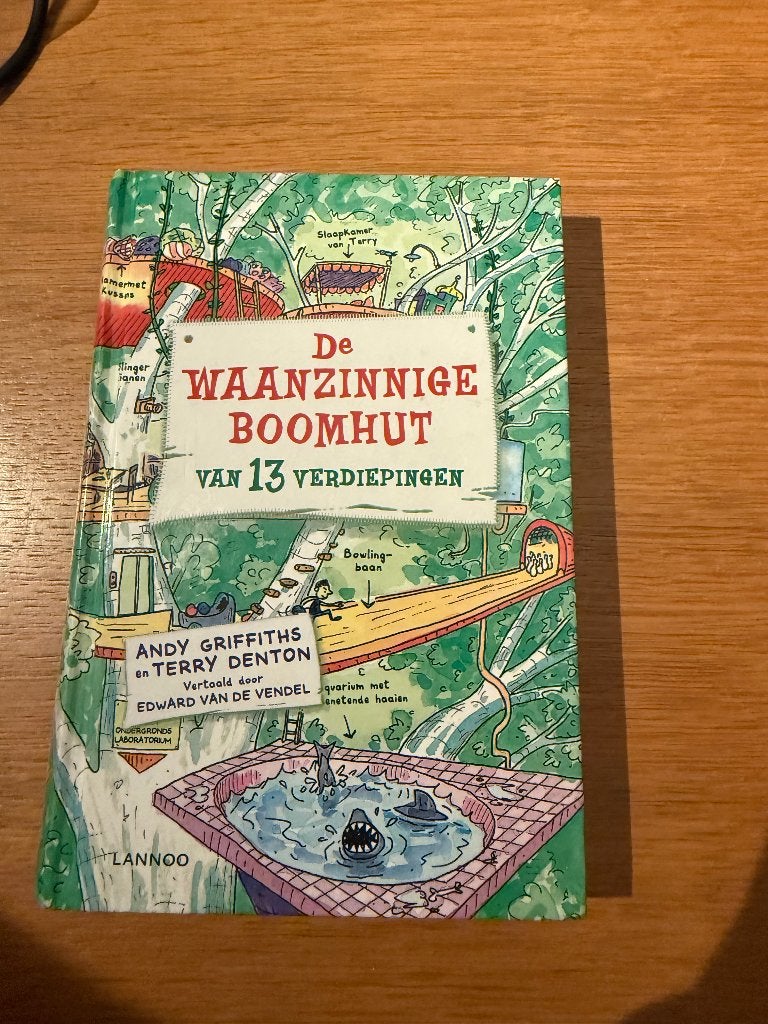 Boomhut boek, Ophalen of Verzenden, Zo goed als nieuw