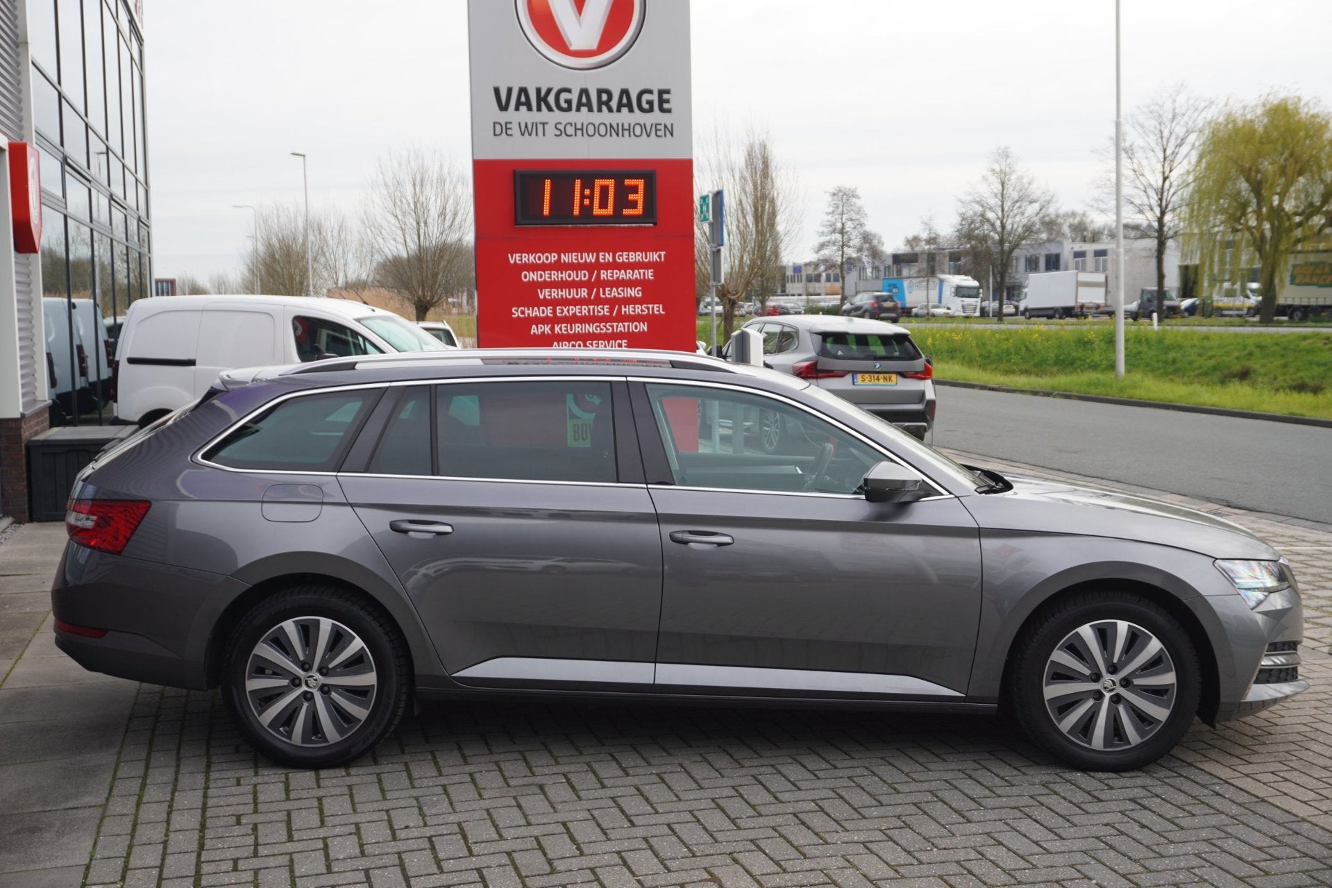 Skoda Superb Combi 1.4 TSI iV Business Edition / ACC / Memor, Stof, Gebruikt, 1668 kg, Hybride Elektrisch/Benzine