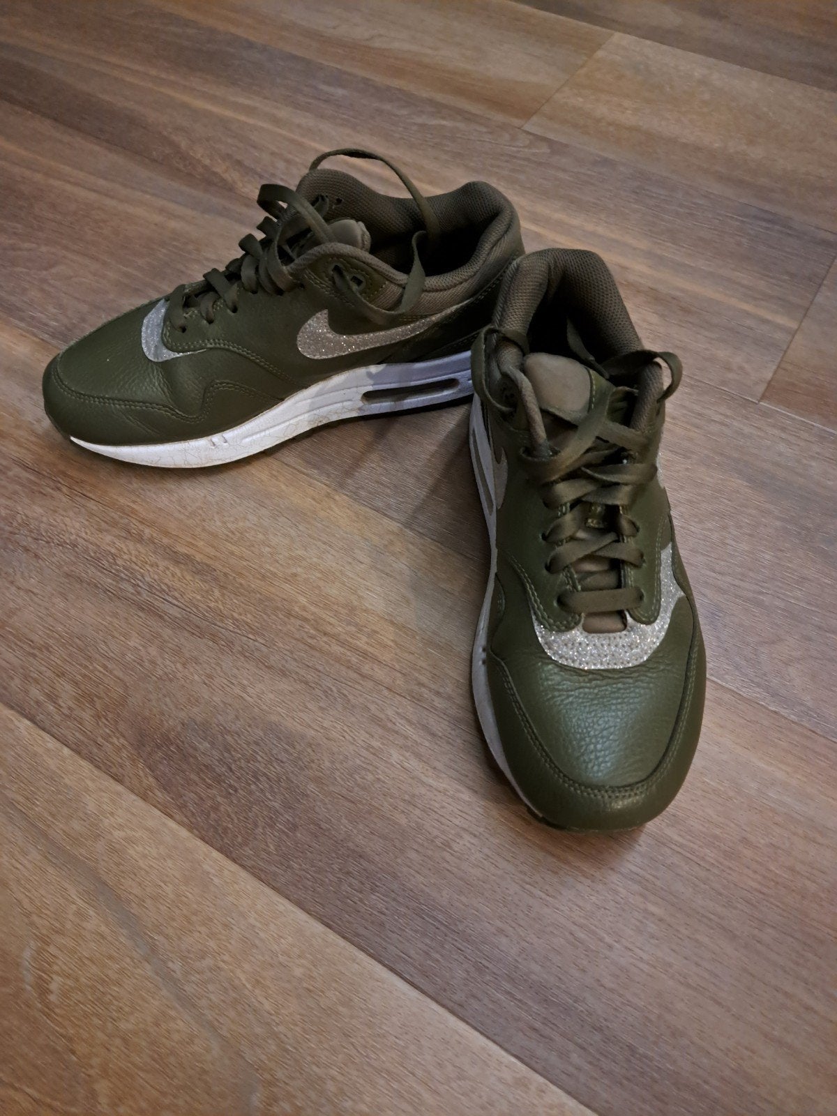 Nike Air Max 1 sneakers - maat 40 - olijfgroen, Kleding | Dames, Schoenen, Ophalen of Verzenden, Sneakers of Gympen, Zo goed als nieuw