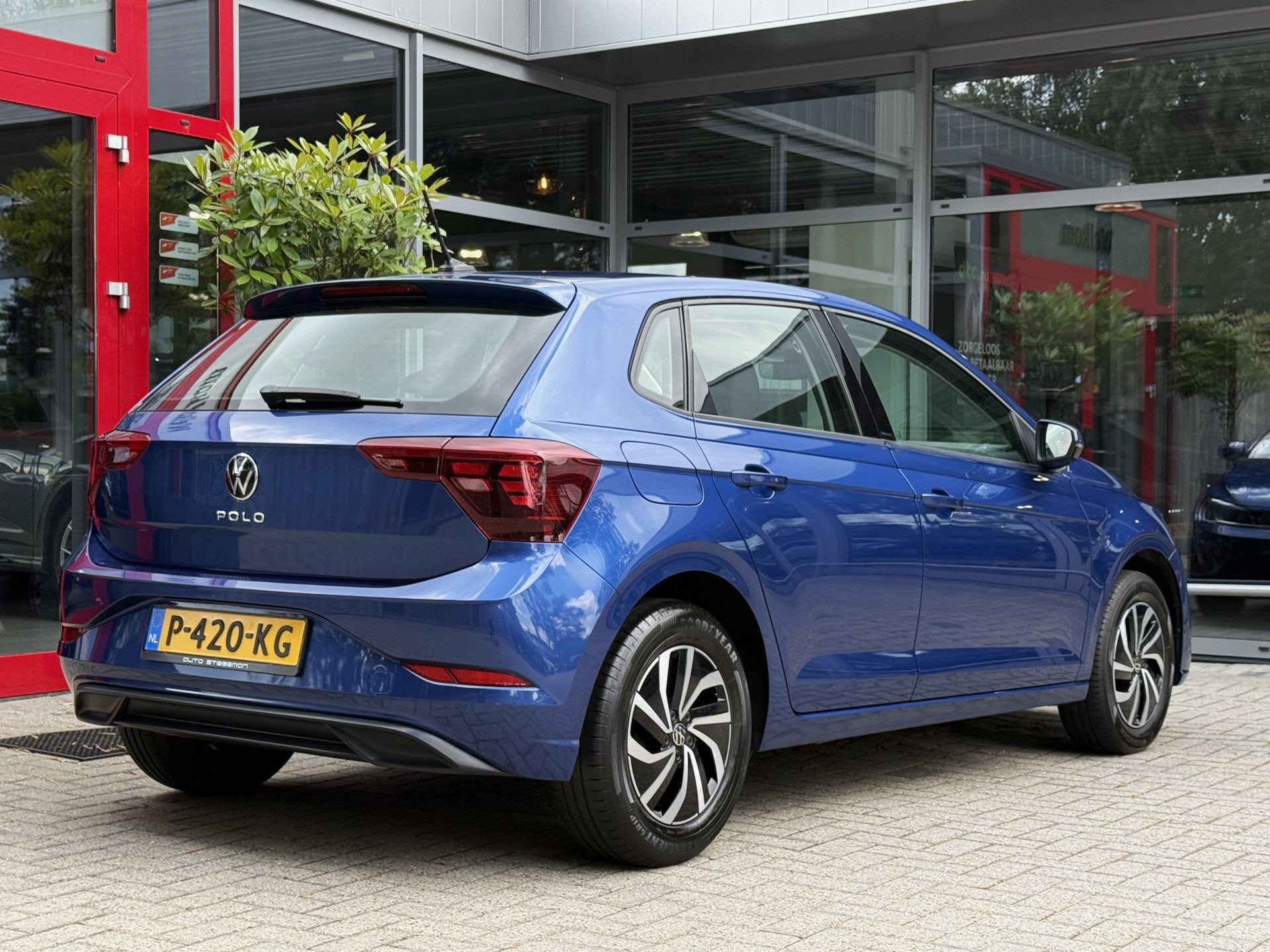 Volkswagen Polo 1.0 TSI LIFE *!* NAVIGATIE/ CARPLAY/ RADAR/, Voorwielaandrijving, Stof, Gebruikt, Euro 6