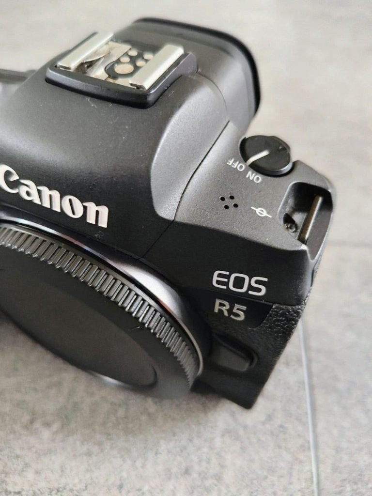 Foto 4 van Zo goed als splinternieuw, lage shutter count - Canon EOS R5