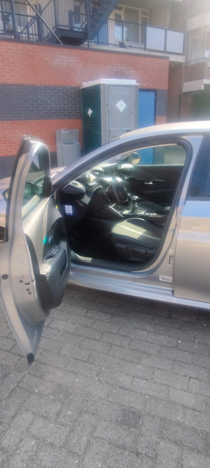 Foto 9 van Peugeot 208 1.2 Puretech 100pk 2023 Grijs