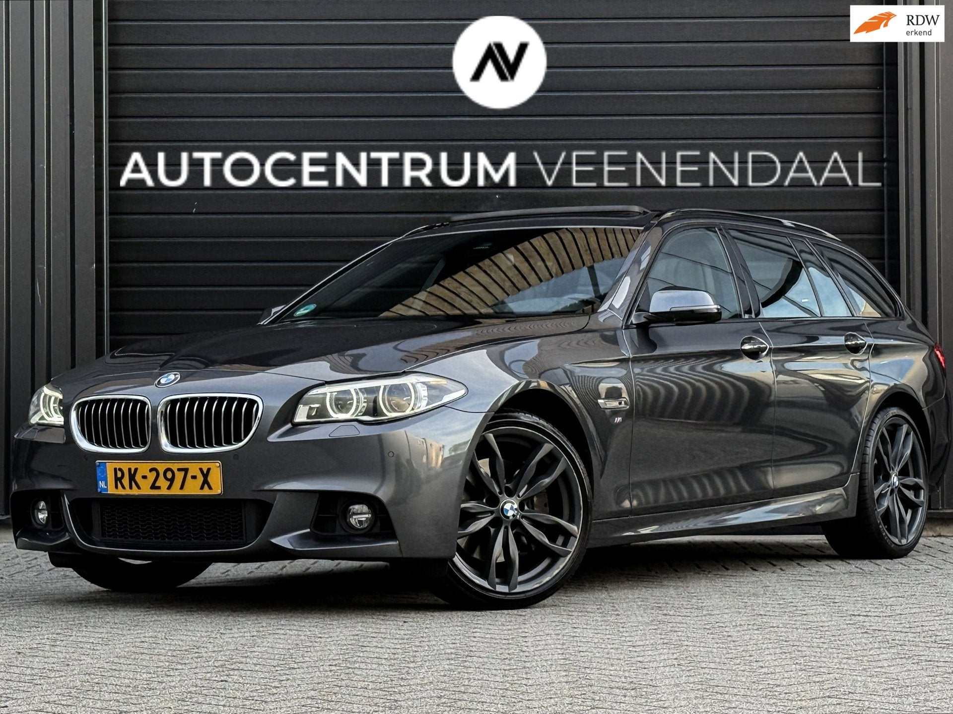 BMW 5-serie Touring 530d Xdrive 530xd 3X M-Sport PANO/TREKHA, Auto's, Automaat, Dealer onderhouden, Gebruikt, Euro 6