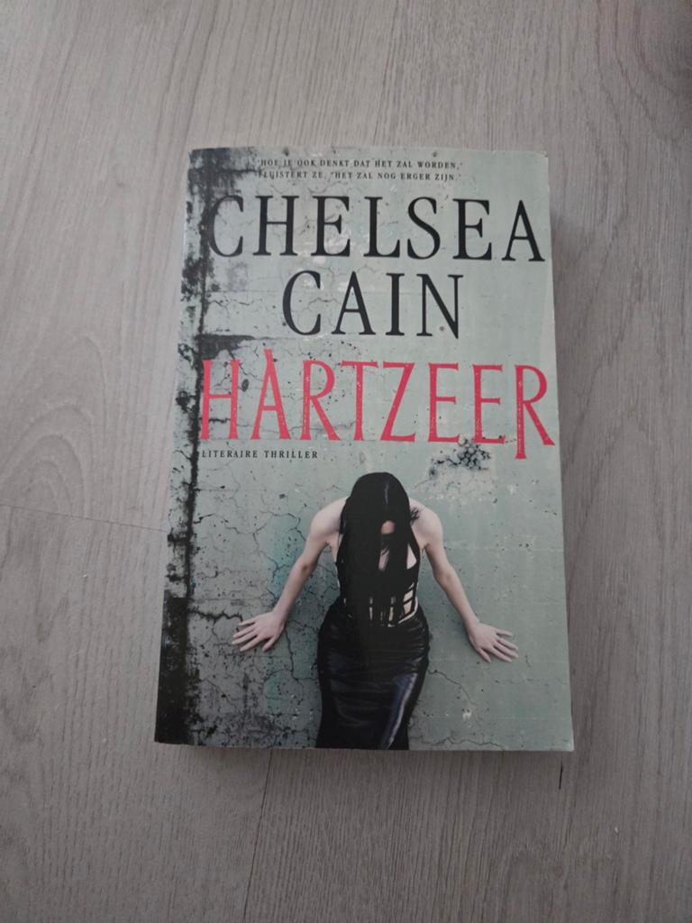Chelsea Cain - Hartzeer, Boeken, Thrillers, Zo goed als nieuw, Ophalen of Verzenden