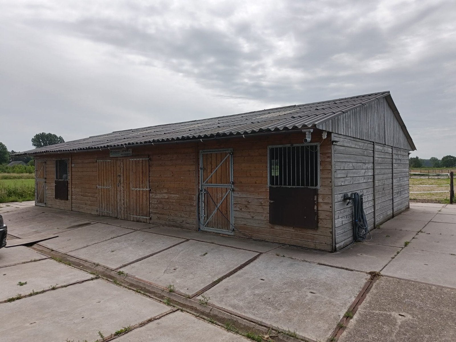 Te huur: paardenschuur in het buitengebied tussen Culemborg, Dieren en Toebehoren, Weidegang, 4 paarden of pony's of meer