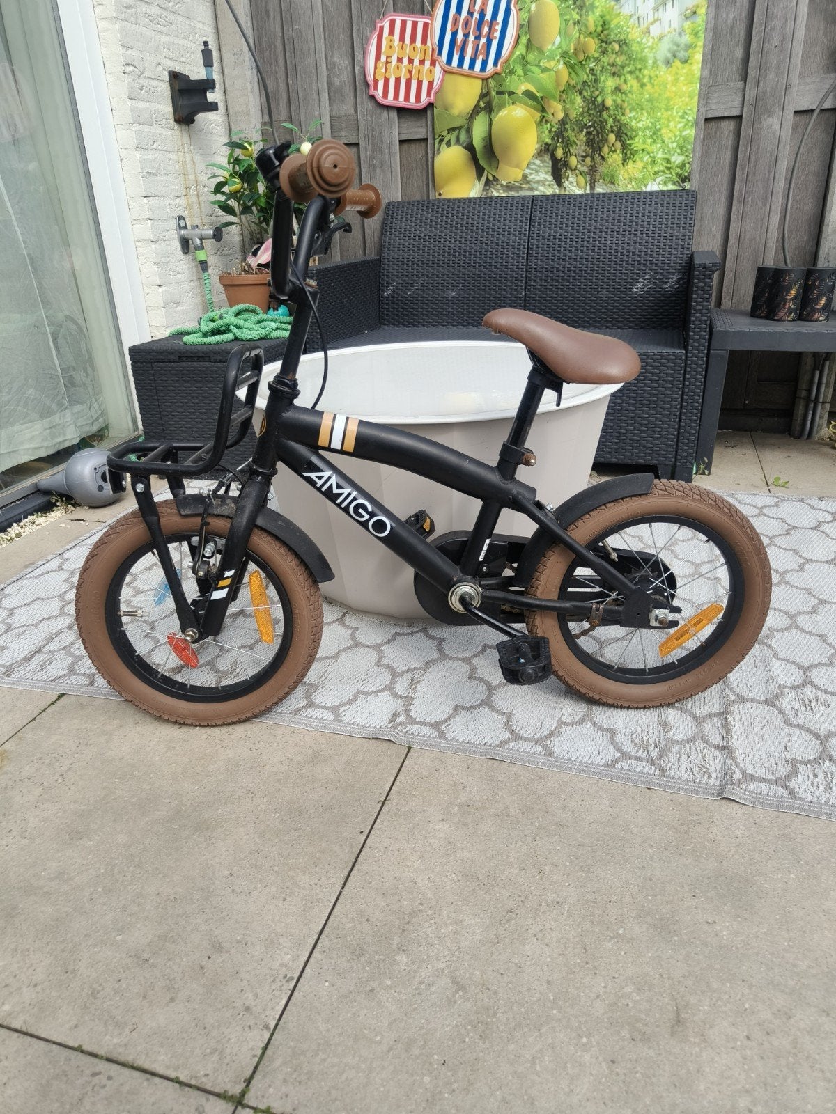 Amigo Kinderfiets Zwart met Bruine Banden en Mandje, Ophalen, Gebruikt, Velgrem, Minder dan 16 inch
