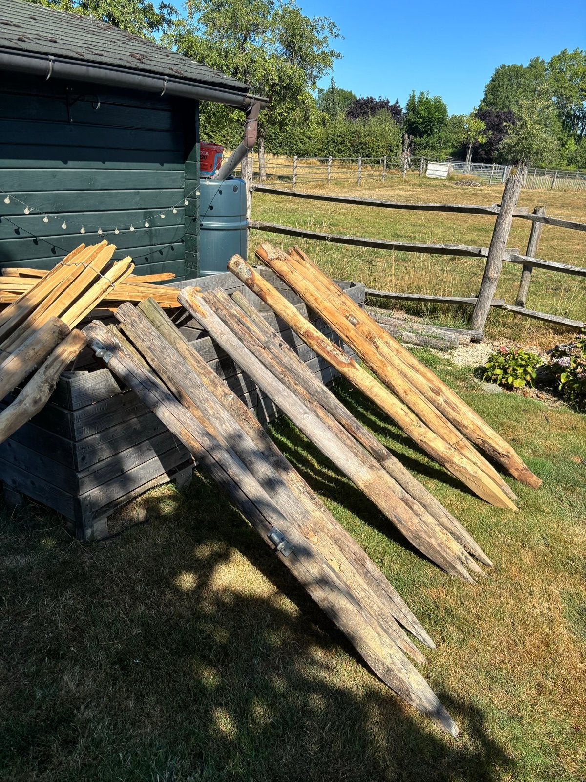 Diverse robuuste houten palen en frans hekwerk, Ophalen, Gebruikt, 250 cm of meer, Palen