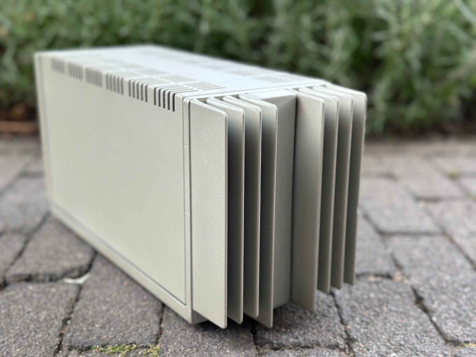 QUAD 303 – klassiek ontwerp, modern onder handen genomen, Ophalen of Verzenden, Zo goed als nieuw, Stereo, 60 tot 120 watt