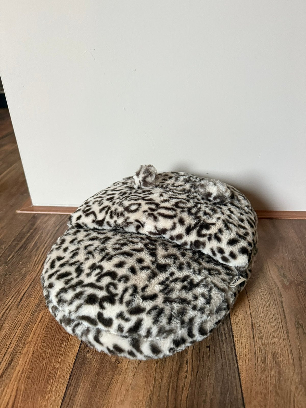 Apollo - Grote voetenwarmer slof - Cheetah creme - one size, Kleding | Dames, Ophalen of Verzenden, Zo goed als nieuw, Zwart, Overige typen
