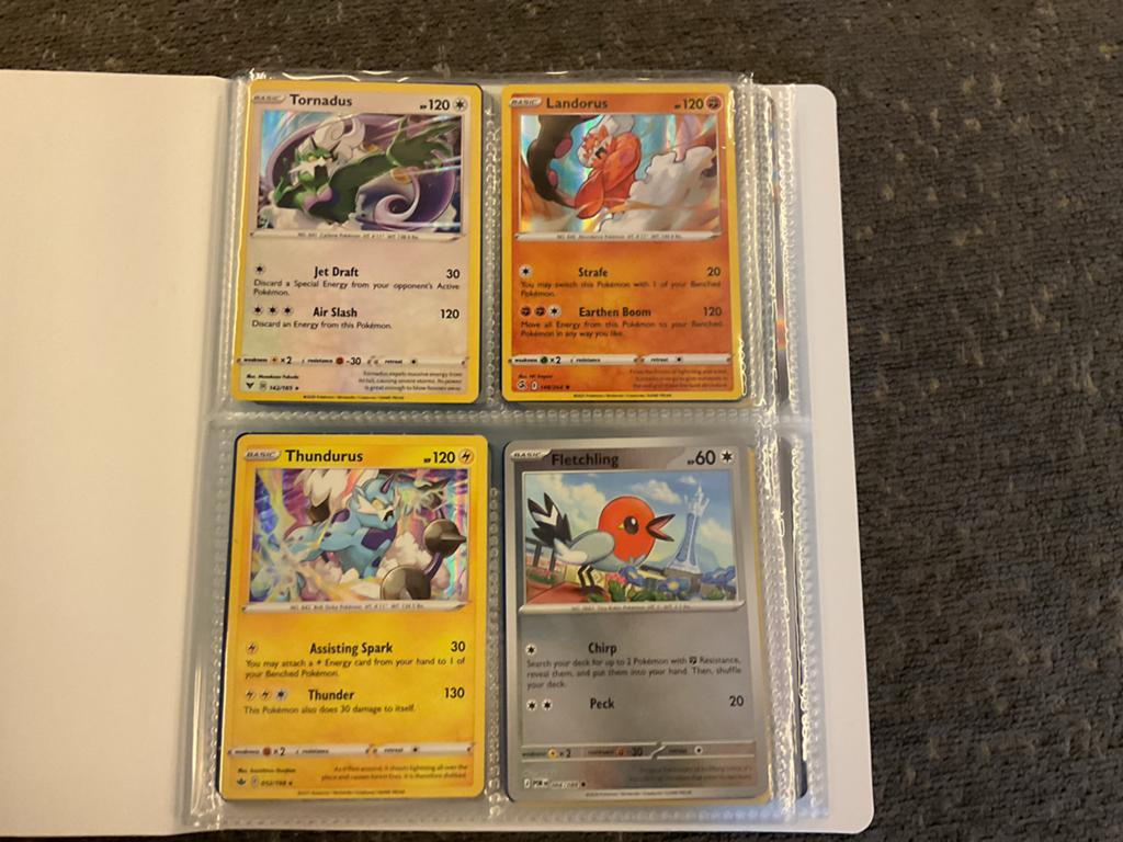Pokemon boek + kaarten, Hobby en Vrije tijd, Verzamelkaartspellen | Pokémon, Ophalen, Gebruikt, Meerdere kaarten
