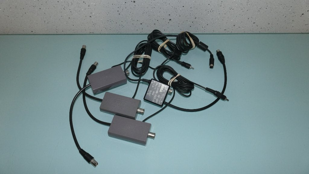 4 RF adapters | Nintendo NES | Sega MD Master, Ophalen of Verzenden, Gebruikt, Zonder controller