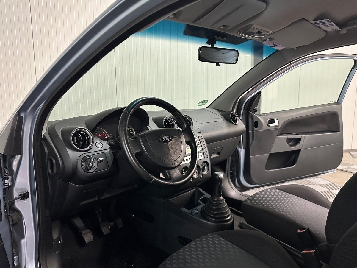 Ford Fiesta 1.3 | Futura 3-Drs | Airco, 1299 cc, 4 cilinders, Blauw, Elektrische ramen