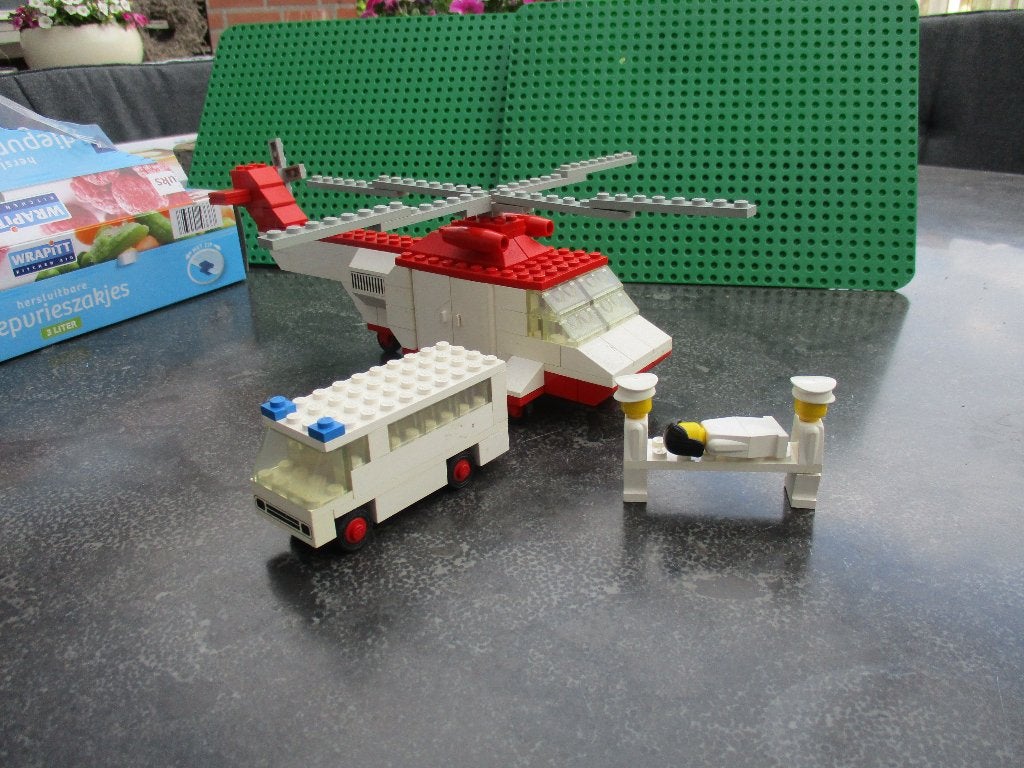 Lego nr. 770 Rescue Set - Red Cross Helicopter and Ambulance, Ophalen of Verzenden, Gebruikt, Complete set, Lego
