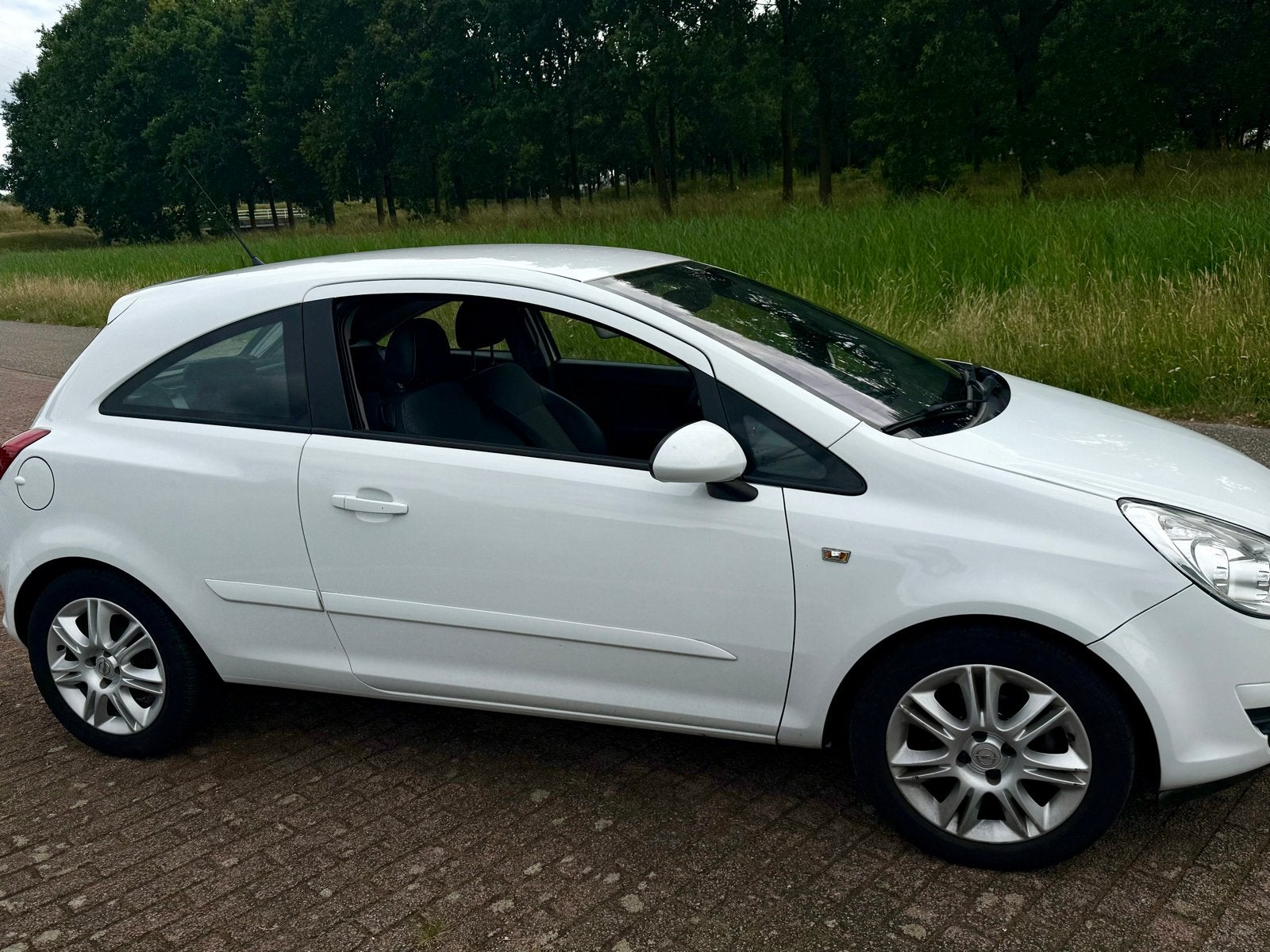 Opel Corsa 1.4 16V 3D AUT 2010 Wit, Auto's, Opel, 1398 cc, 4 cilinders, 100 pk, Origineel Nederlands
