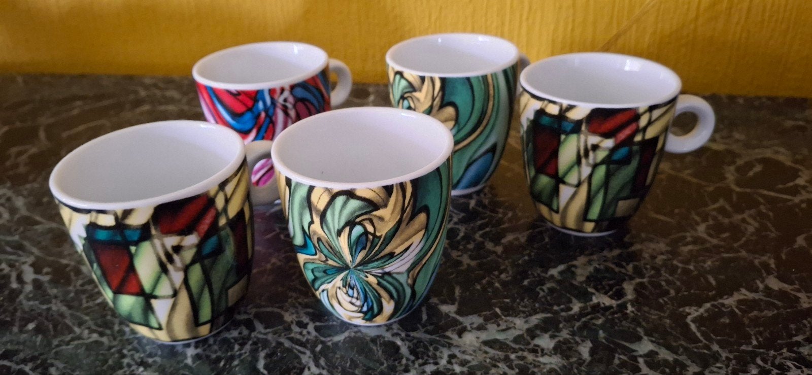 Set van 5 Yong mokjes/kopjes senseo mok kleurrijk design, Huis en Inrichting, Overige merken, Keramiek, Zo goed als nieuw, Modern