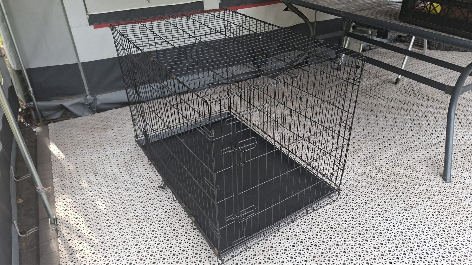 Honden bench groot zwart., Dieren en Toebehoren, Hondenbenches, Ophalen, Zo goed als nieuw