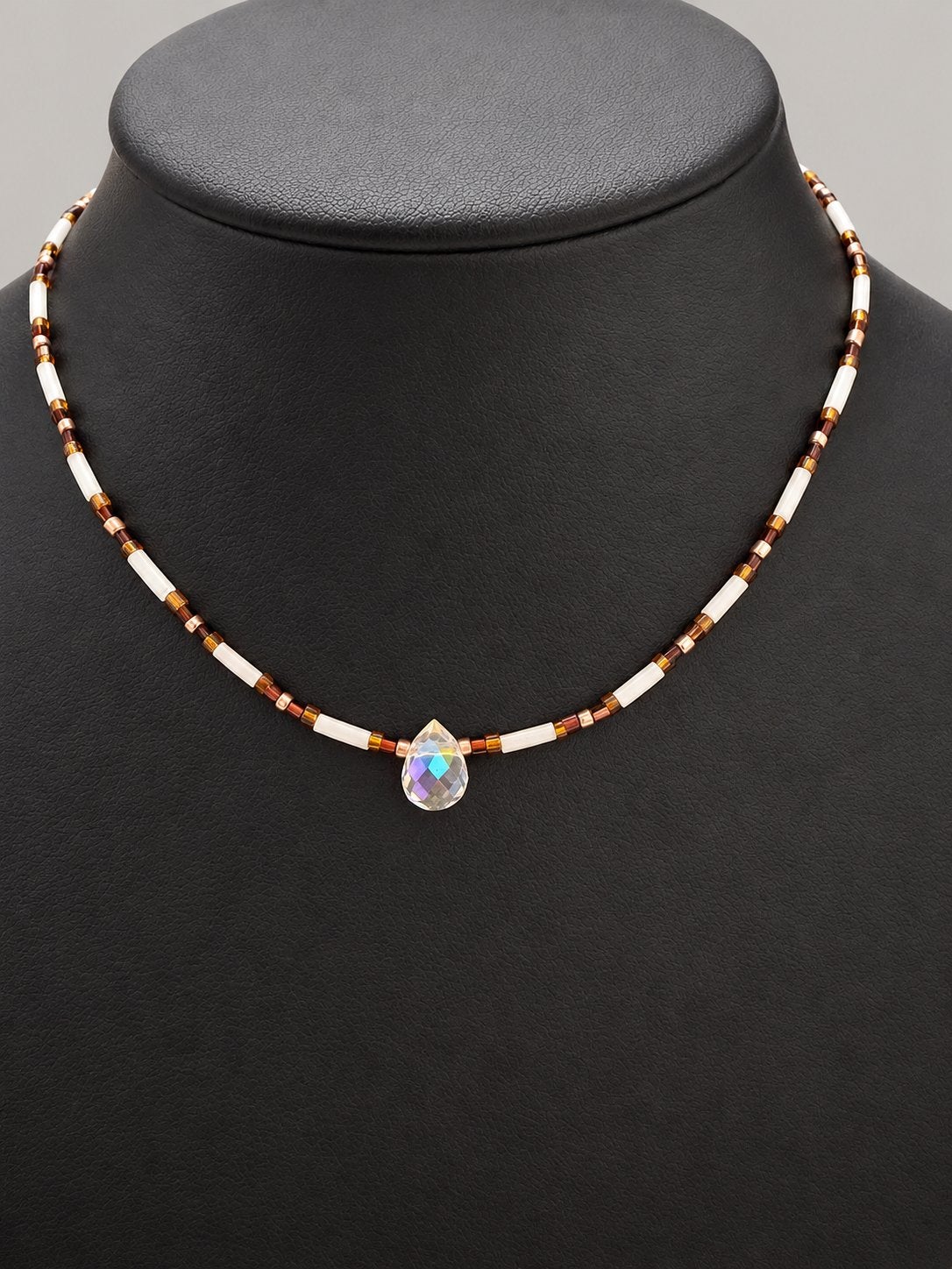 Handgemaakte ketting met kristallen hanger, Met kristal, Overige materialen, Wit, Ophalen of Verzenden