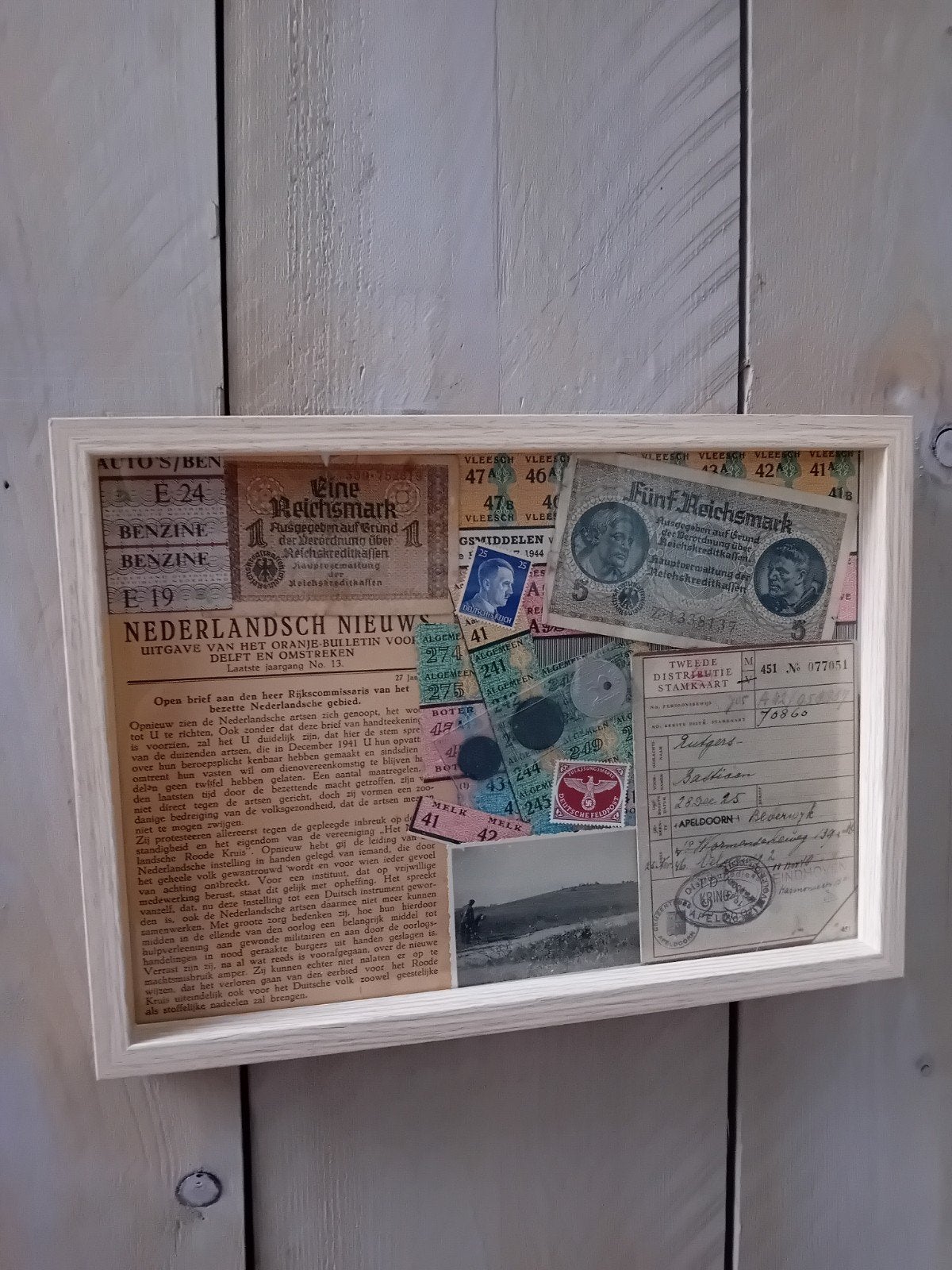 WO2 Display: Nederlandsch Nieuws, Feldpost Zegel & Geld, Ophalen of Verzenden, Overige soorten, Duitsland, Overige typen