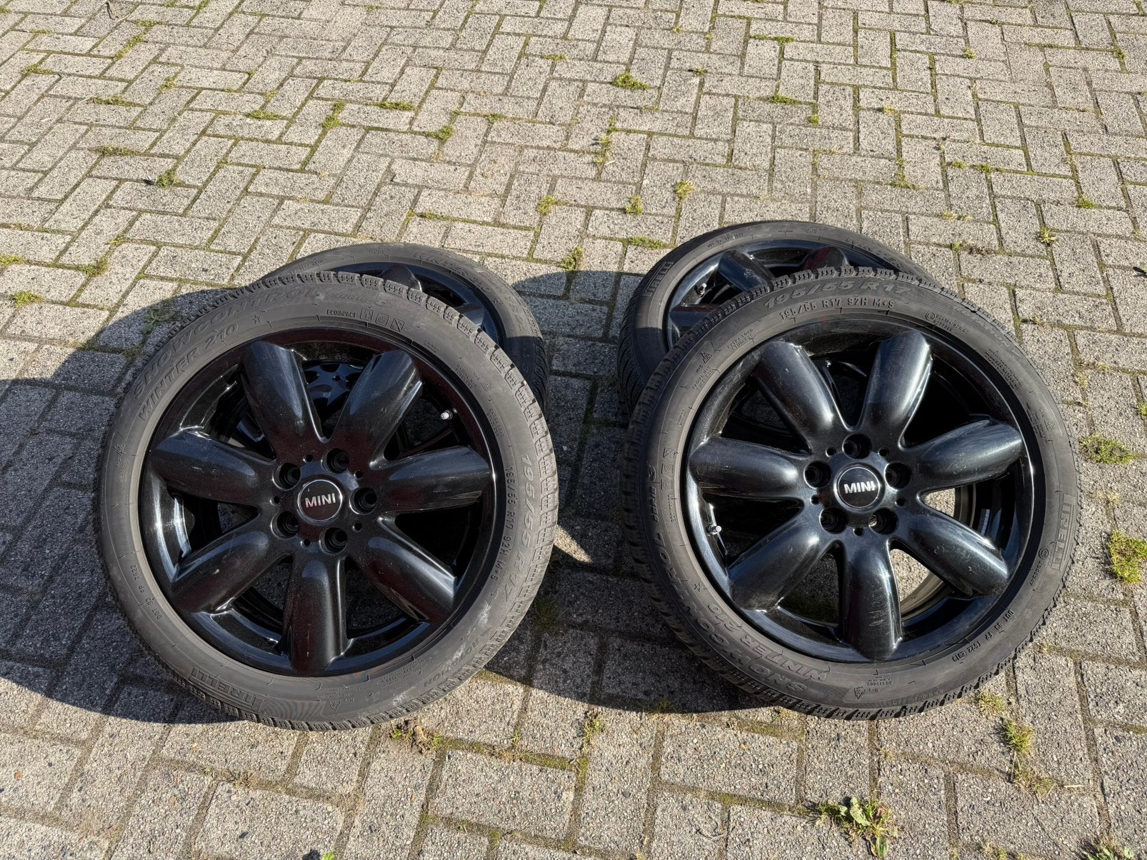 MINI F54 Clubman Bridge Spoke 528 velgenset winter 195 55 17, Auto-onderdelen, Ophalen, Banden en Velgen, 17 inch, Winterbanden