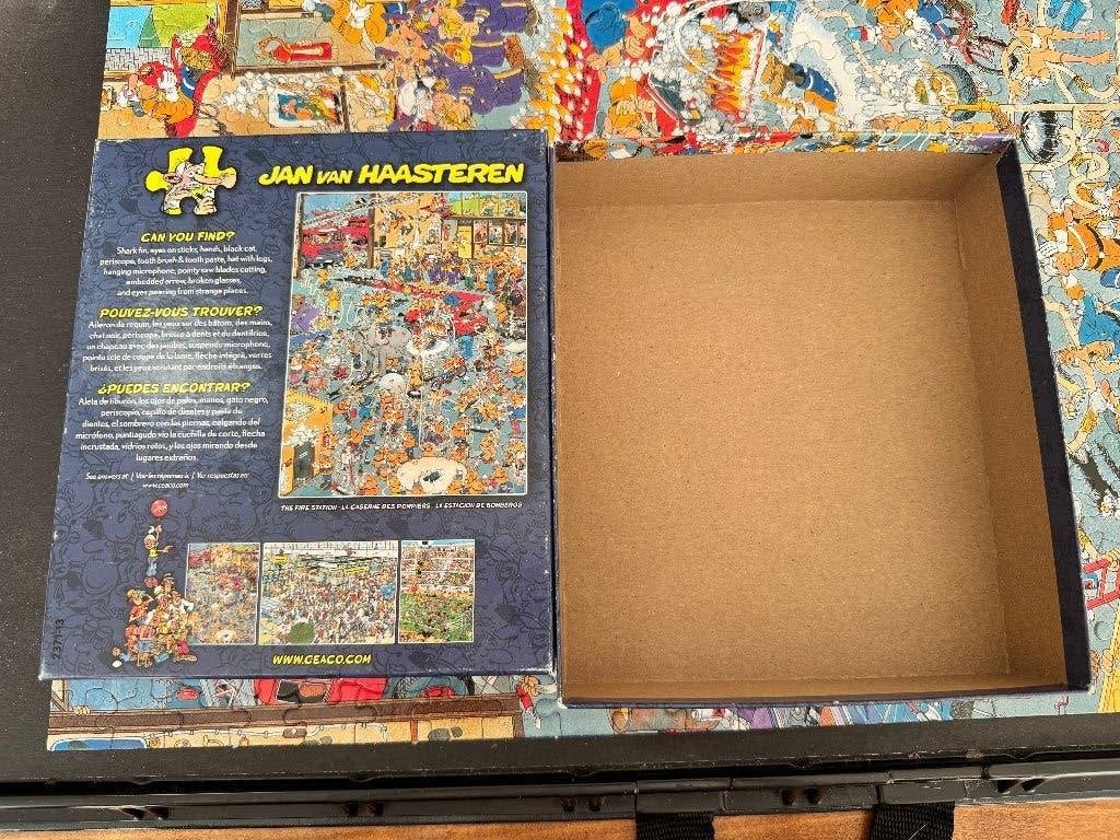 Ceaco Cartoon Capers - Haasteren Fire Station 550 stukjes, Ophalen of Verzenden, 500 t/m 1500 stukjes, Gebruikt, Legpuzzel
