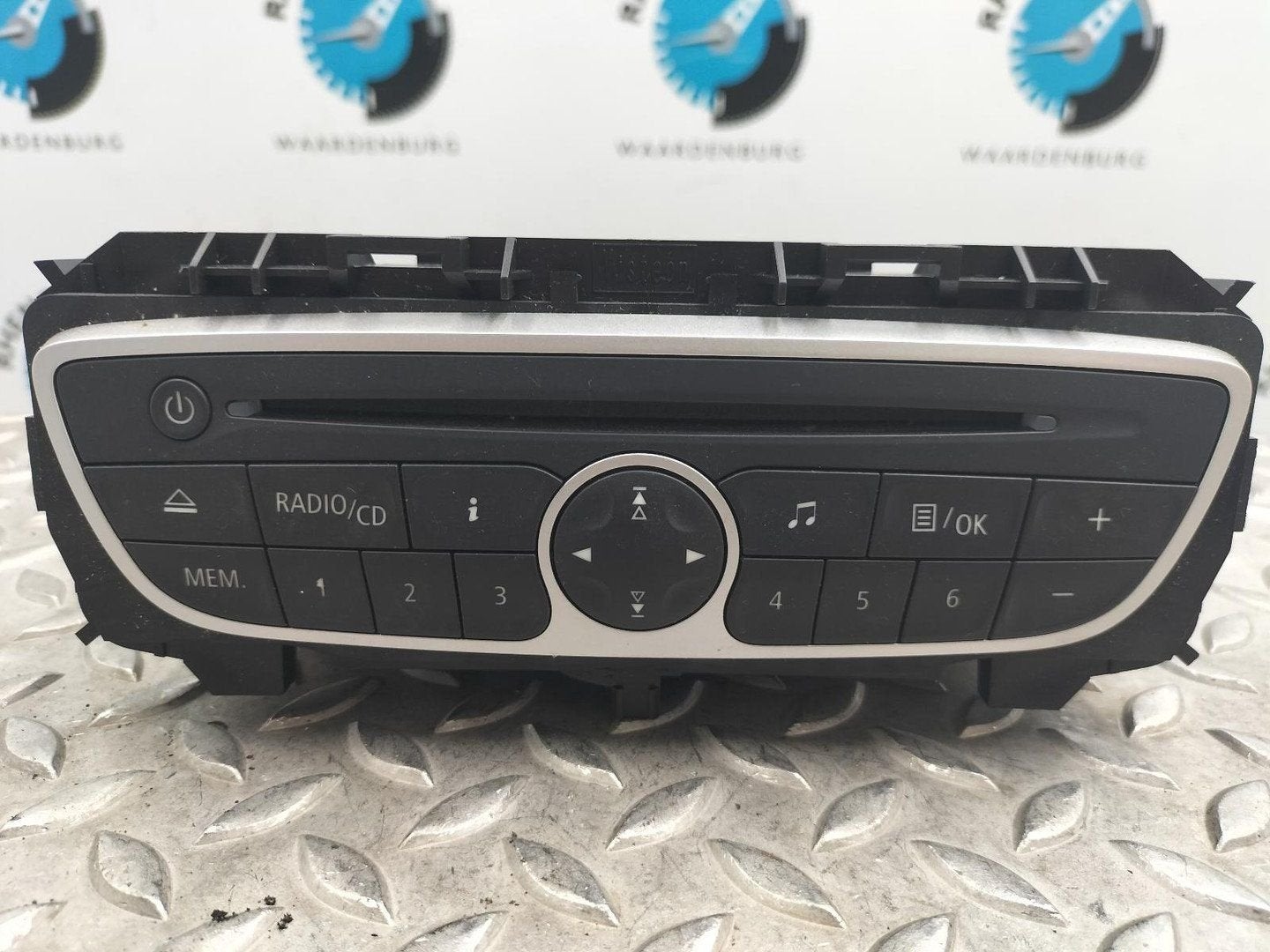 RENAULT TWINGO TWINGO II 1.2-16V Dynamique RADIO 2011, Ophalen of Verzenden, Gebruikt, Stiba lid