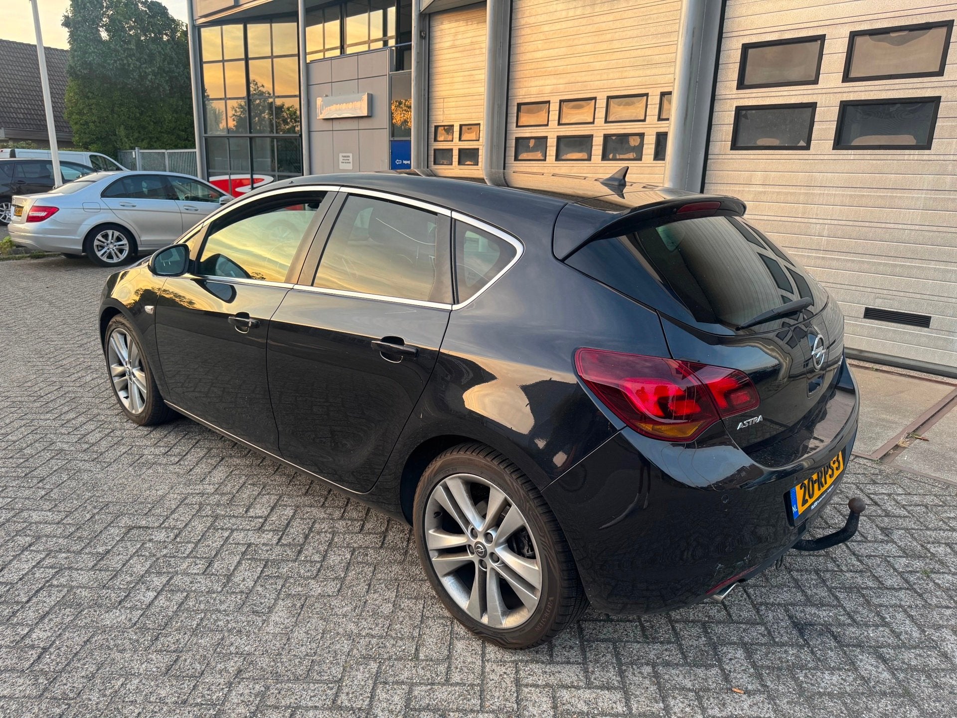Opel Astra 1.4 Turbo Sport AUTOMAAT, Airco, Trekhaak, Auto's, Opel, Euro 5, 15 km/l, Gebruikt, 680 kg