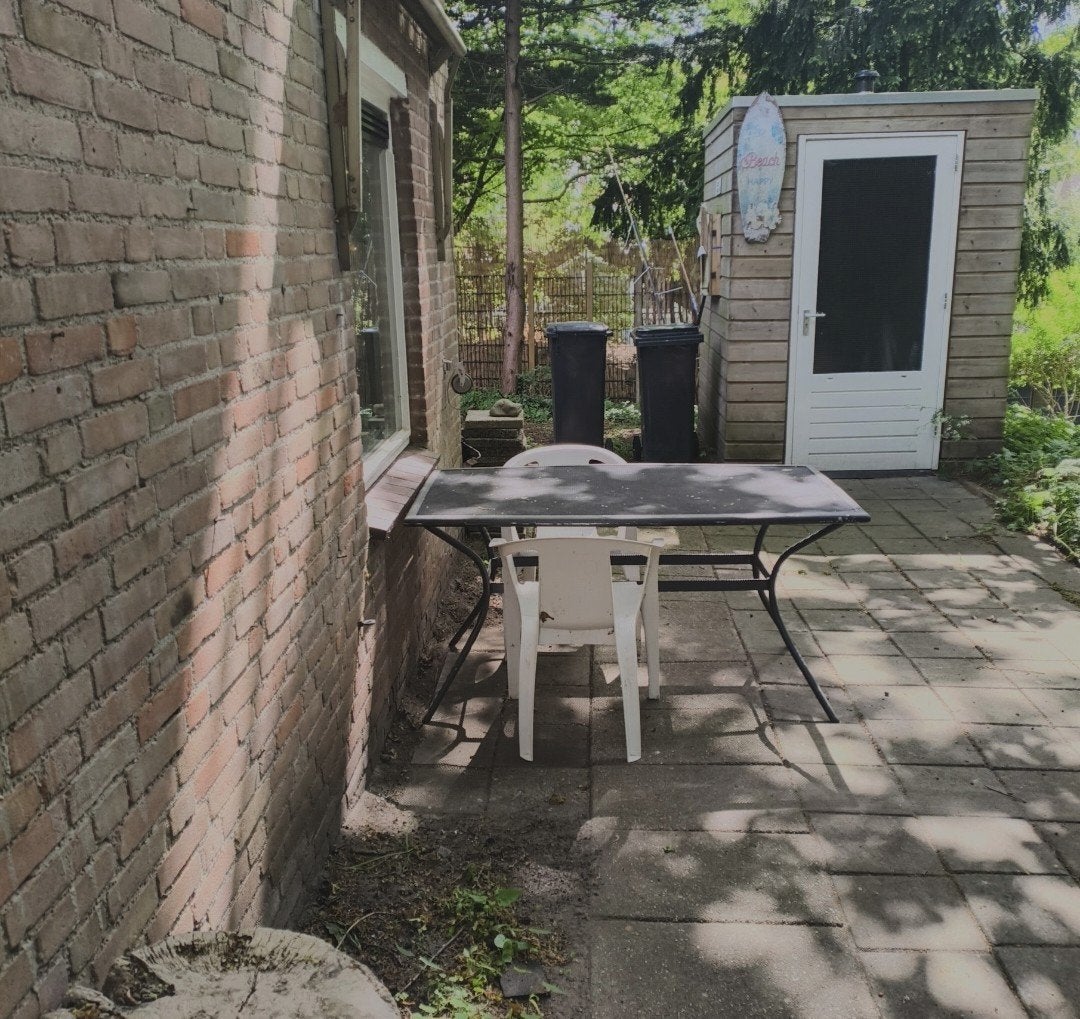 Metalen tuintafel met twee stoeltjes., Huizen en Kamers, Kamers te huur