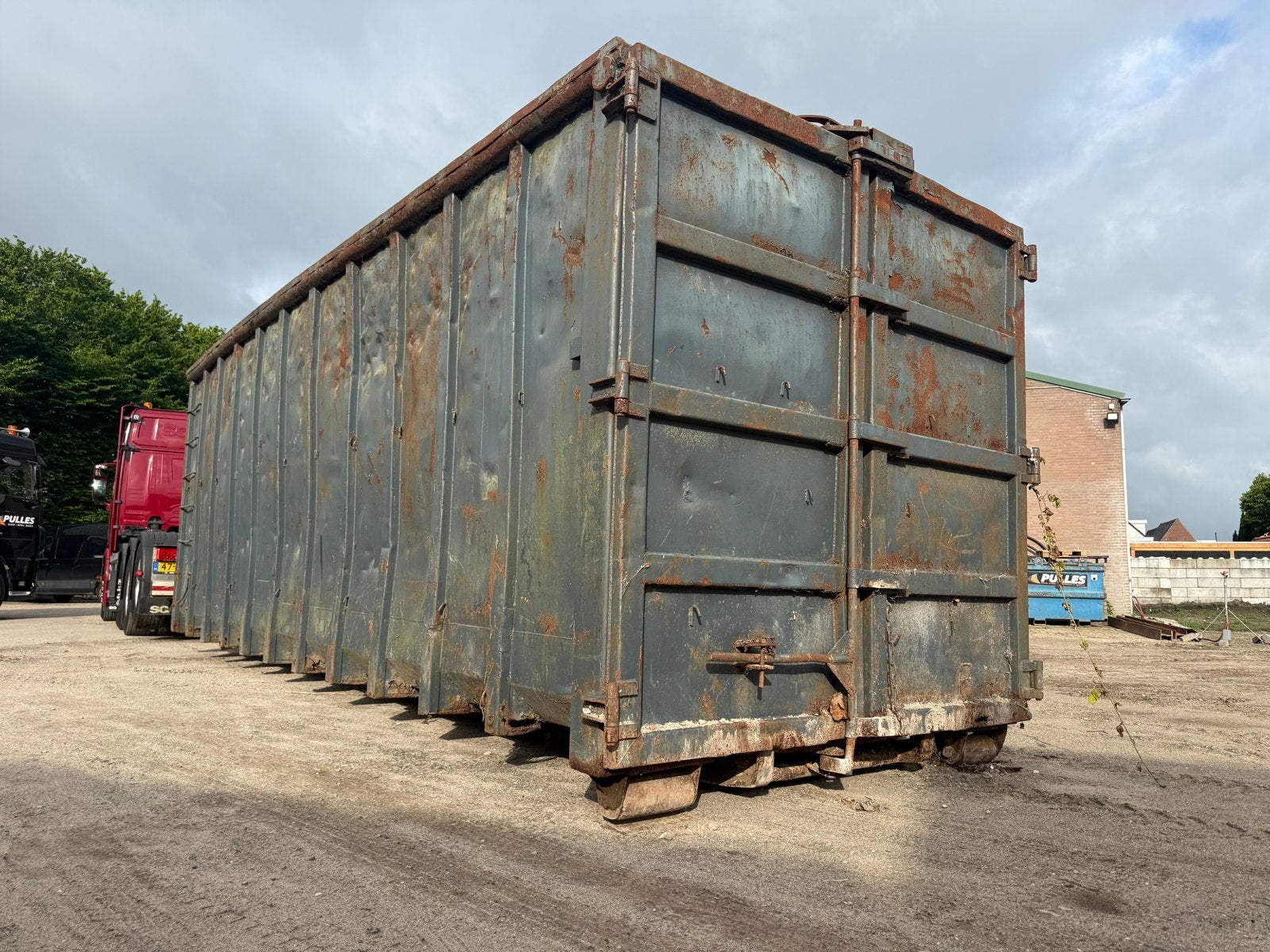 Containerbak haakarm kabel opname 40m3, Ophalen
