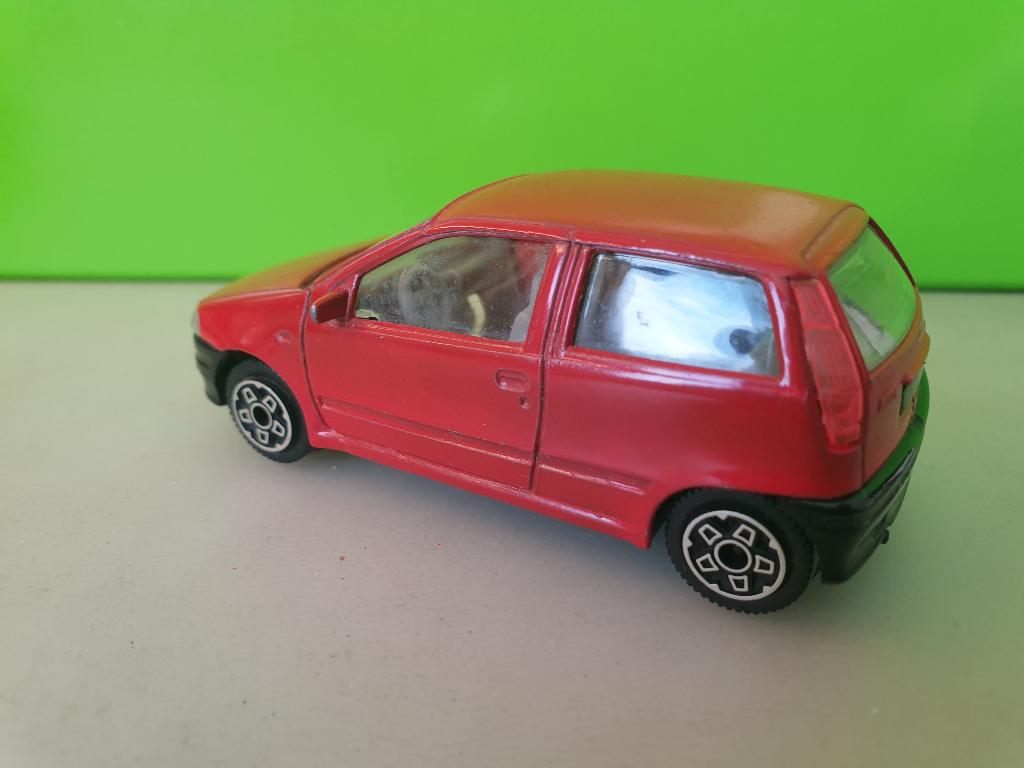 Bburago - Fiat Punto [rood] 1/43, Hobby en Vrije tijd, Modelauto's | 1:43, Ophalen of Verzenden, Gebruikt, Auto, Overige merken